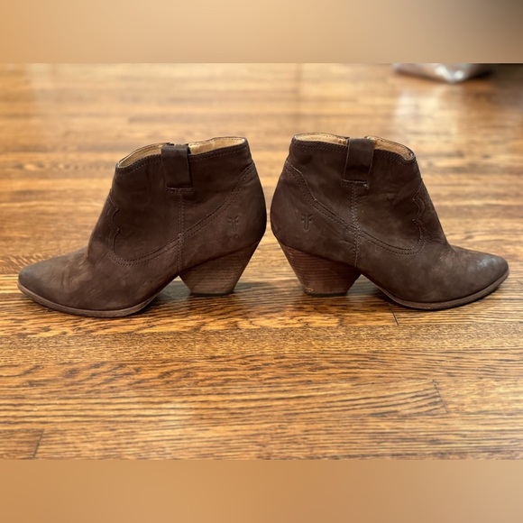 Frye Reina Dark Brown Suede Heeled Ankle Short Cowboy Boot Booties Size 7.5 - Picture 7 of 8